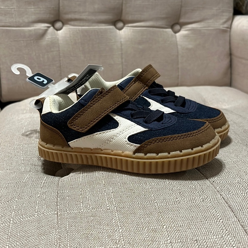 NWT.  Toddler boys size 9 shoes.